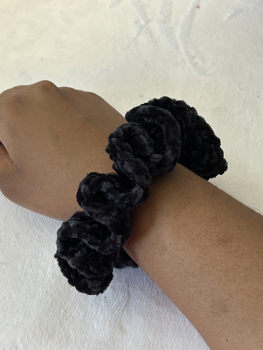 Plush Ruffled Velvet Scrunchie - Black - Picture 2 of 2